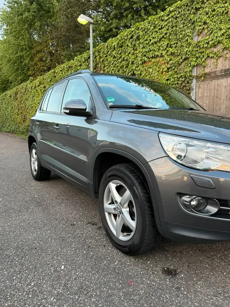 Gebraucht VW Tiguan 140 PS (102 kW) 2011 Grau SUV