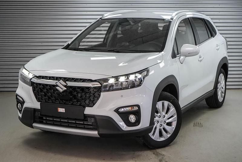 Cool white metallic (znl) Neu 2025 Suzuki SX4 S-Cross GL SUV | 22.940 € (Guter Preis) - Bild 1/4