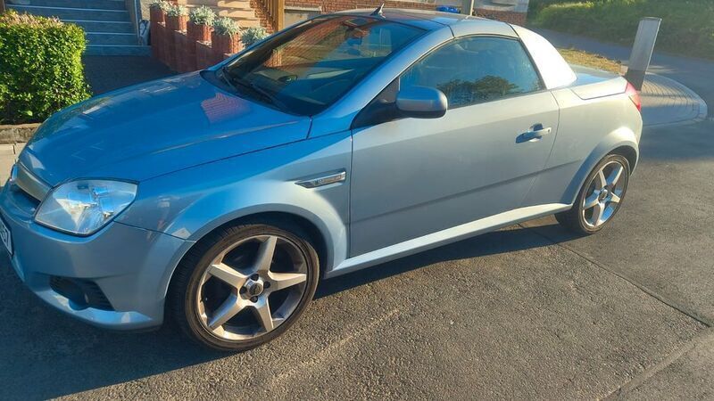 Blau Gebraucht 2004 Opel Tigra Cabrio | 2.000 € (Fairer Preis) - Bild 1/4