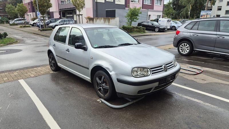 Silber Gebraucht 2001 VW Golf IV Limousine | 550 € (Superpreis) - Bild 1/4