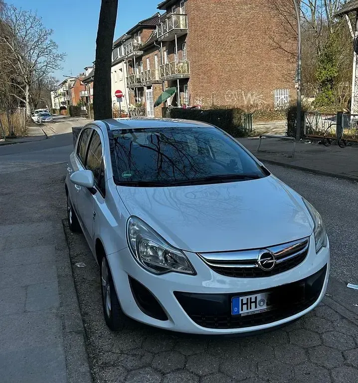 Używany Opel Corsa Active 87 KM (63 kW) 2013 Biały Hatchback