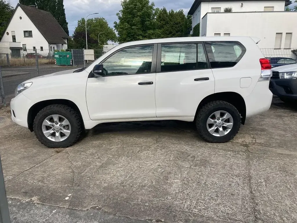 Gebraucht Toyota Land Cruiser 173 PS (127 kW) 2010 SUV