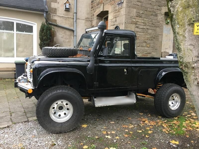Schwarz Gebraucht 1988 Land Rover Defender SUV | 24.500 € - Bild 1/4
