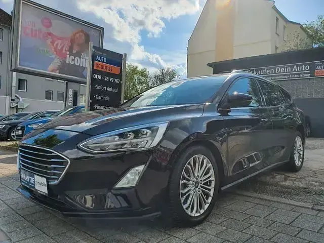 Gebraucht Ford Focus Titanium 125 PS (91 kW) 2019 Schwarz Limousine