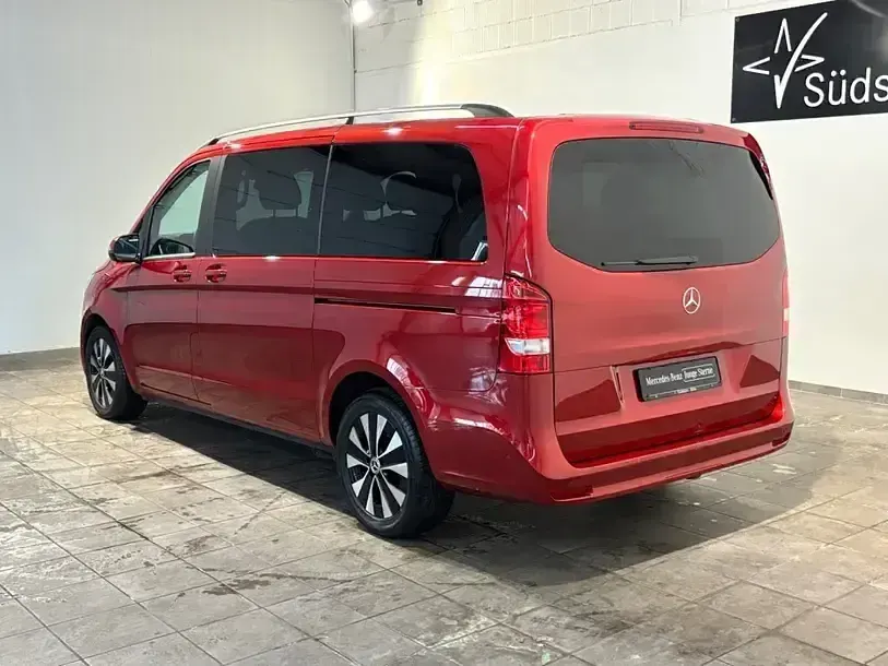 Gebraucht Mercedes V250 190 PS (139 kW) 2024 Rot Van / Kleinbus