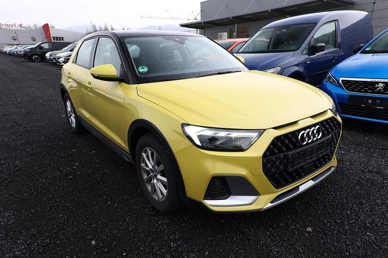Second-hand Audi A1 Advanced 95 CP (69 kW) 2020 Galben SUV