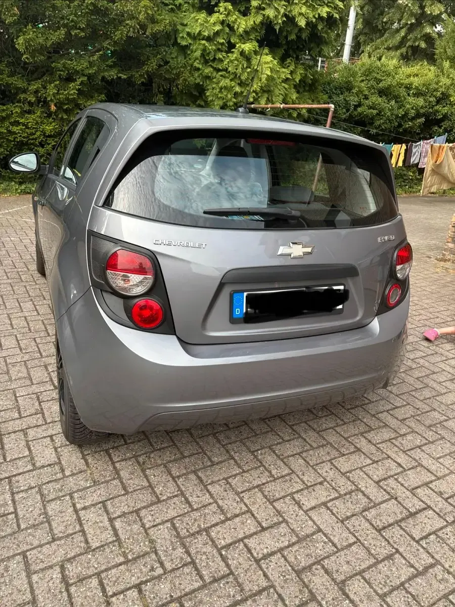 Gebraucht Chevrolet Aveo 70 PS (51 kW) 2013 Grau Kleinwagen