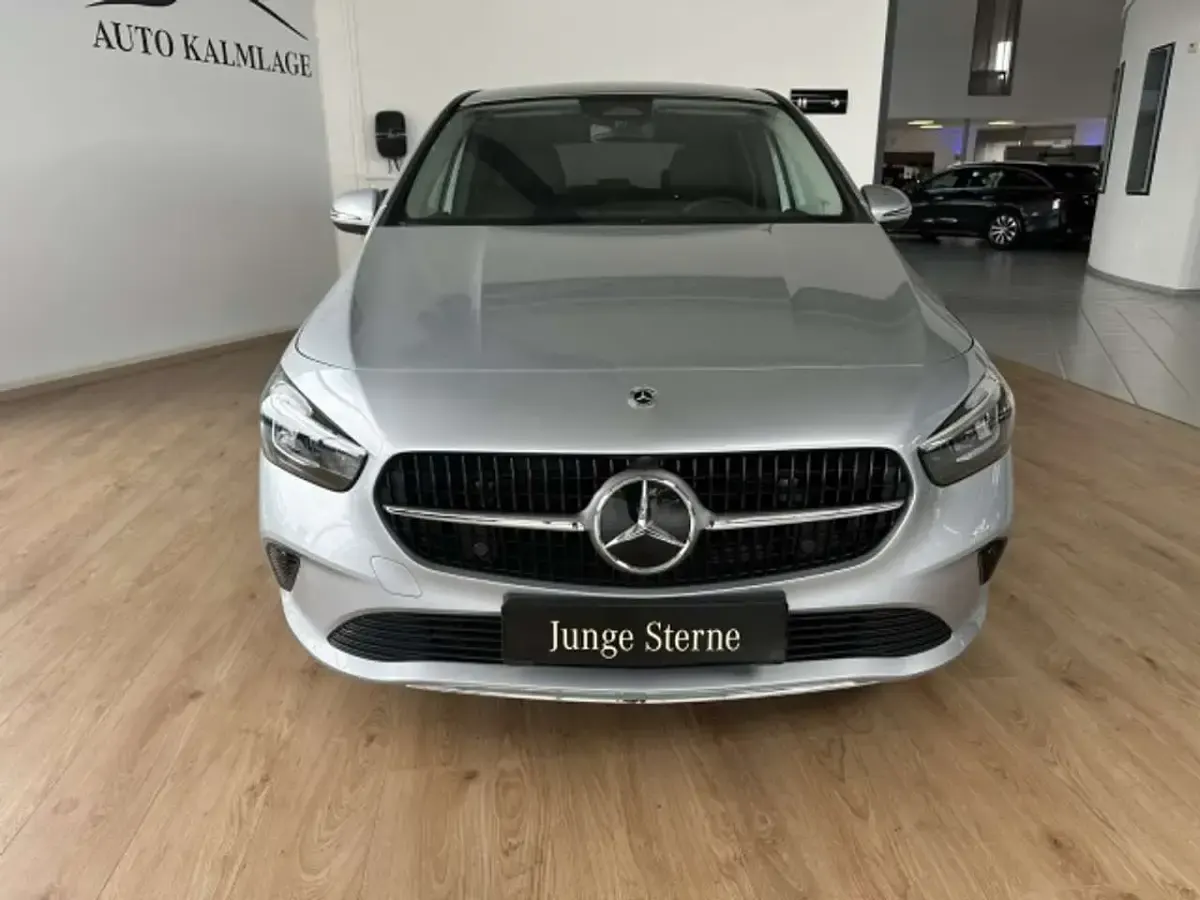 Gebraucht Mercedes B180 Progressive 136 PS (100 kW) 2025 Lack hightechsilber Kleinwagen