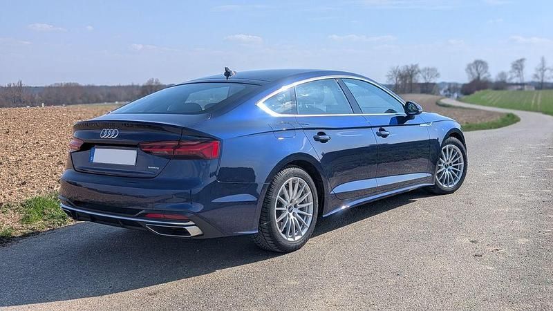 Gebraucht Audi A5 Sportback Ambiente 204 PS (150 kW) 2022 Blau Kleinwagen