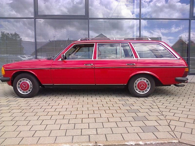 Gebraucht Mercedes 240 72 PS (52 kW) 1985 Rot Kombi