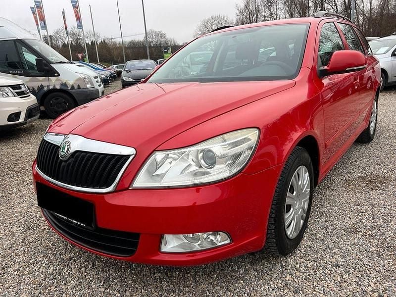 Rot Gebraucht 2009 Skoda Octavia Ambiente Limousine | 2.700 € (Superpreis) - Bild 1/4
