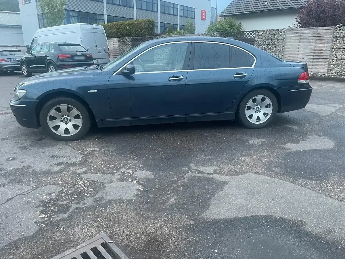 Second-hand BMW 730 2006 Albastru Berlinǎ