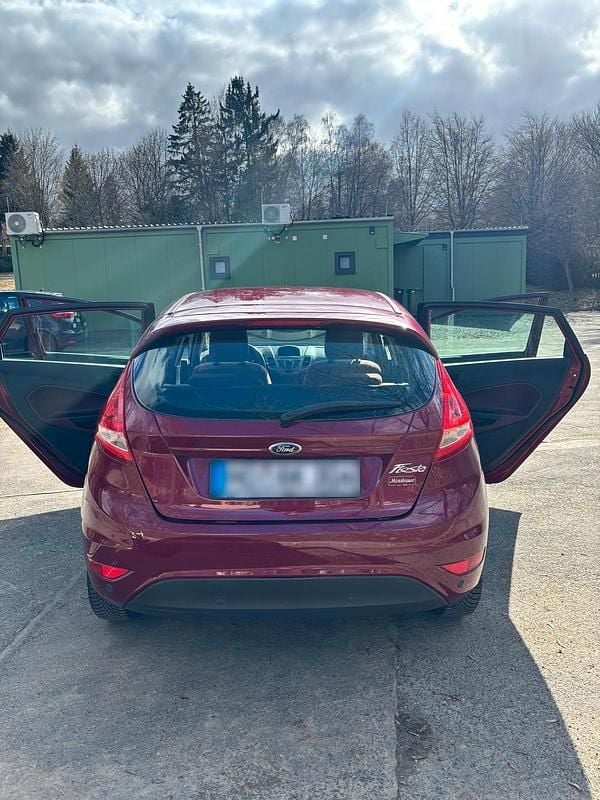 Gebraucht Ford Fiesta 82 PS (60 kW) 2009 Rot Kleinwagen