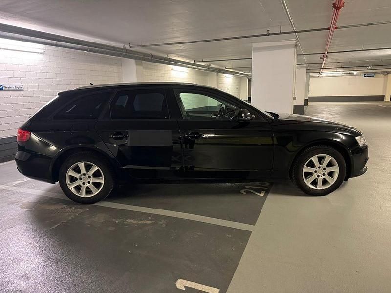 Gebraucht Audi A4 Attraction 143 PS (105 kW) 2012 Schwarz Kombi