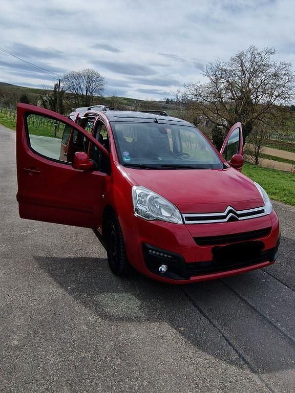 Gebraucht Citroën Berlingo PureTech 110 PS (80 kW) 2017 Rot Van / Kleinbus