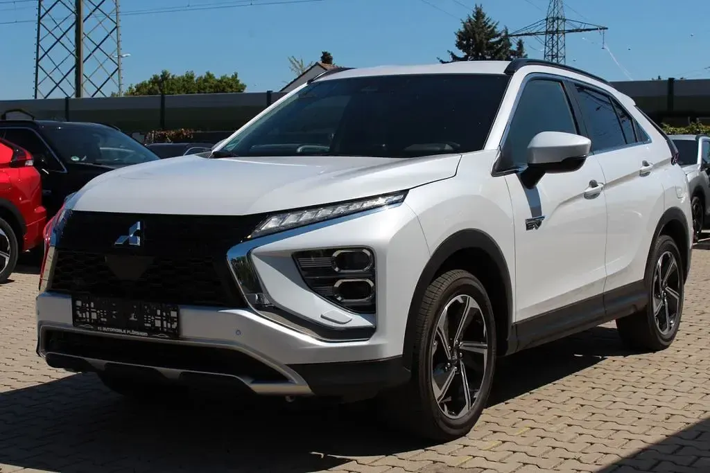 Gebraucht Mitsubishi Eclipse Cross Plus 188 PS (138 kW) 2024 Weiß SUV