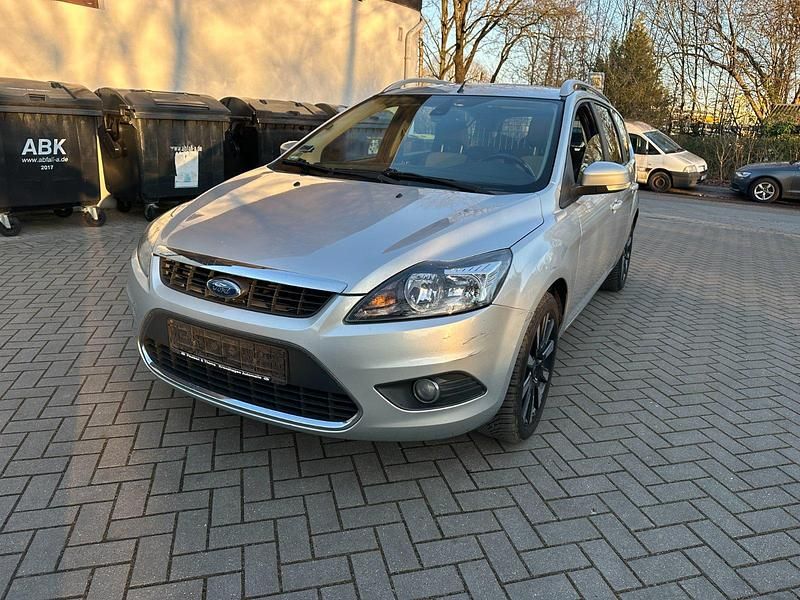 Silber Gebraucht 2010 Ford Focus Style Kombi | 3.899 € (Fairer Preis) - Bild 1/4