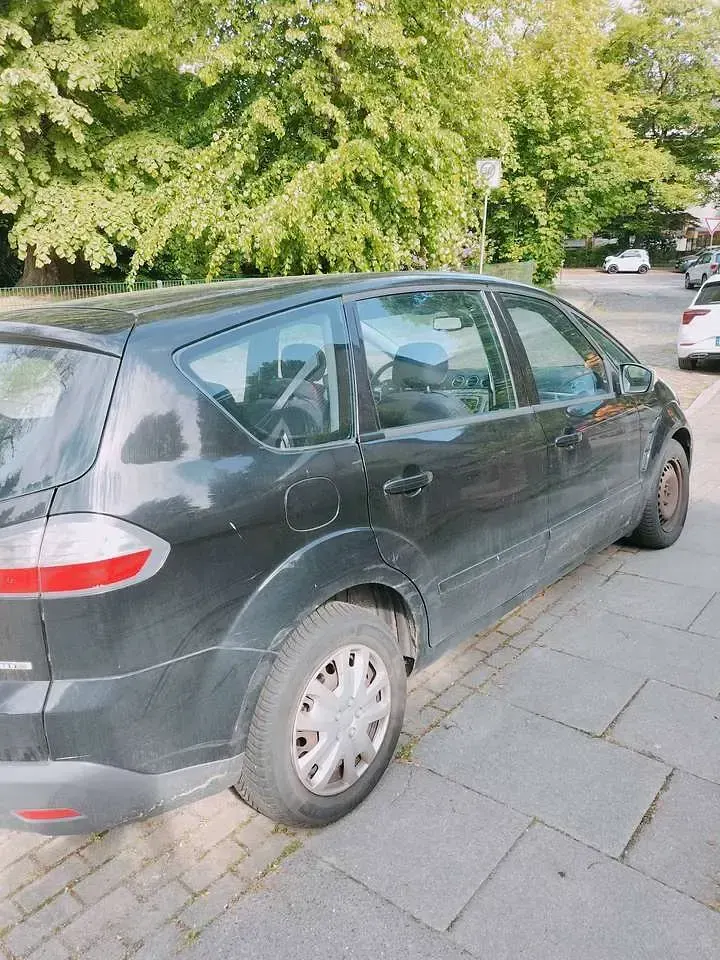 Używany Ford S-MAX Trend 131 KM (96 kW) 2007 Czarny Minivan