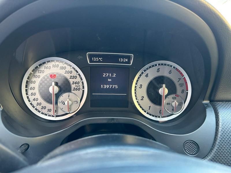 Gebraucht Mercedes A200 156 PS (114 kW) 2012 Grau Kleinwagen