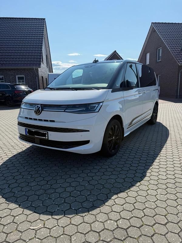 Gebraucht VW Multivan Edition 150 PS (110 kW) 2024 Weiß Van