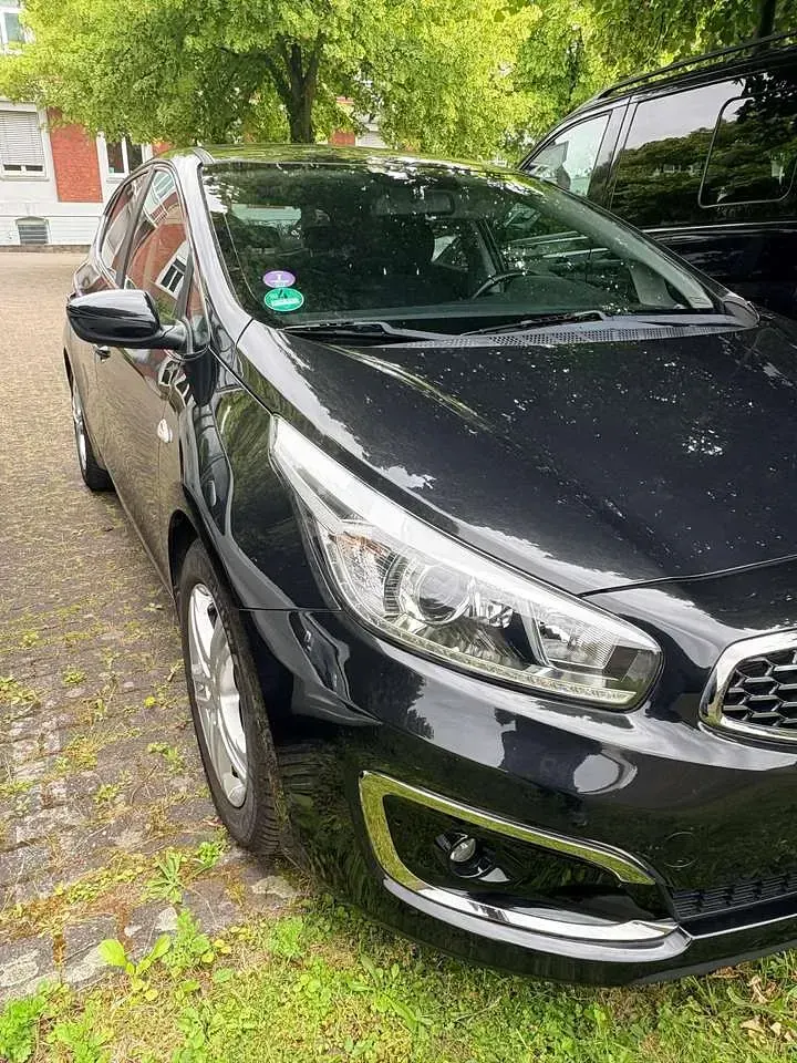 Gebraucht Kia Ceed 99 PS (72 kW) 2018 Schwarz Kleinwagen