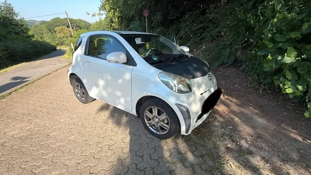 Gebraucht Toyota iQ 68 PS (50 kW) 2009 Weiß Kleinwagen