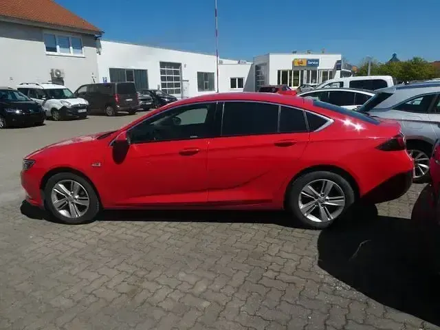 Gebraucht Opel Insignia Innovation 140 PS (102 kW) 2018 Rot Limousine