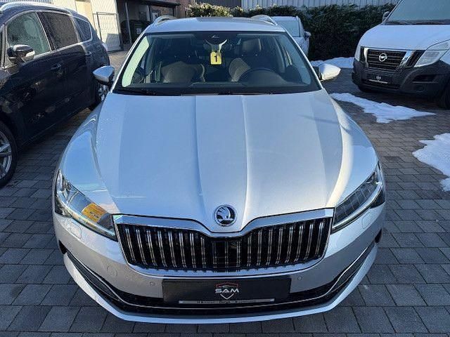 Gebraucht Skoda Superb 150 PS (110 kW) 2023 Silber Limousine
