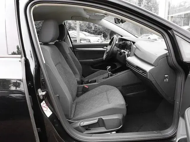 Gebraucht VW Golf VIII Life 131 PS (96 kW) 2023 Schwarz Limousine