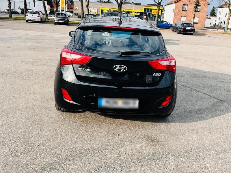 Usado Hyundai i30 136 CV (100 kW) 2015 Negro Coupe