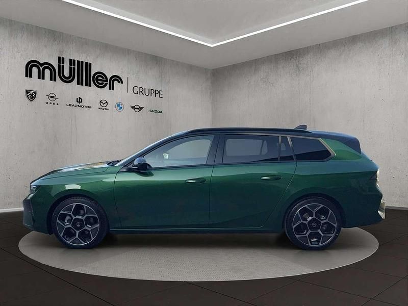 Neu Opel Astra Ultimate 145 PS (106 kW) 2026 Klover grün Kombi