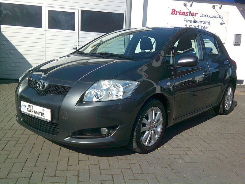 Grau Gebraucht 2007 Toyota Auris Limousine | 4.999 € (Teuer) - Bild 1/4