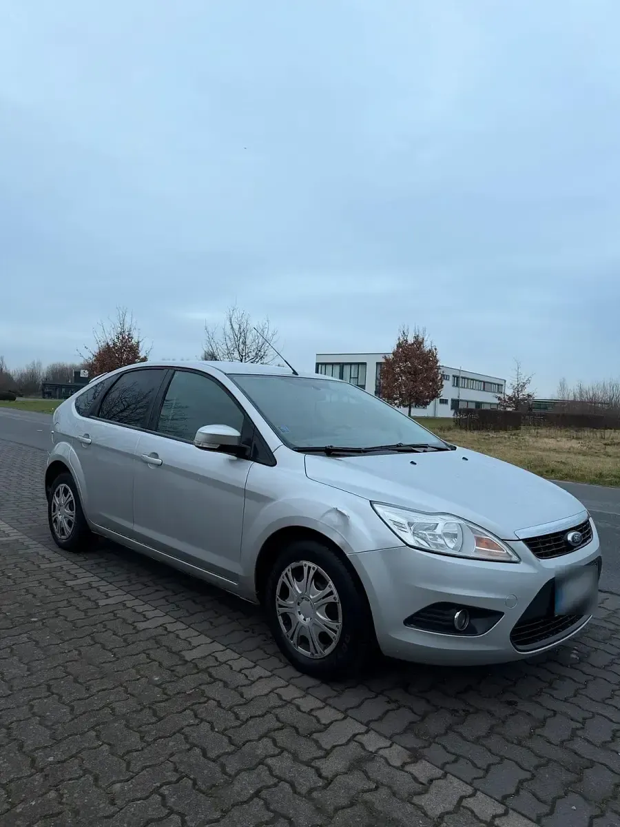 Gebraucht Ford Focus Style 101 PS (74 kW) 2009 Silber Limousine