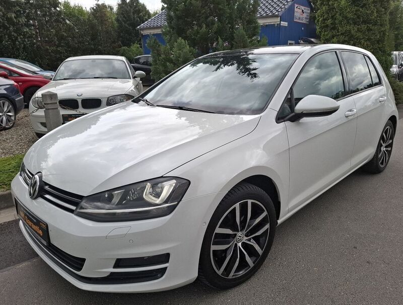 Weiß Gebraucht 2013 VW Golf VII Comfortline Limousine | 8.990 € (Fairer Preis) - Bild 1/4