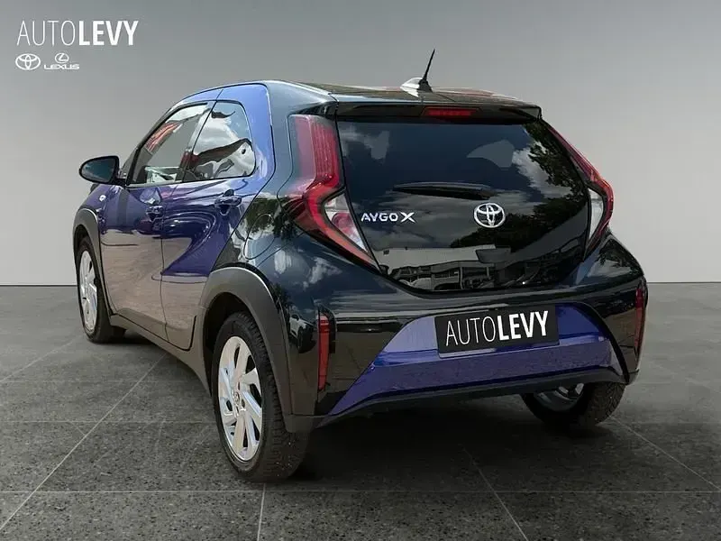 Gebraucht Toyota Aygo X Comfort 72 PS (52 kW) 2022 Juniper blue metallic/ night sky black SUV