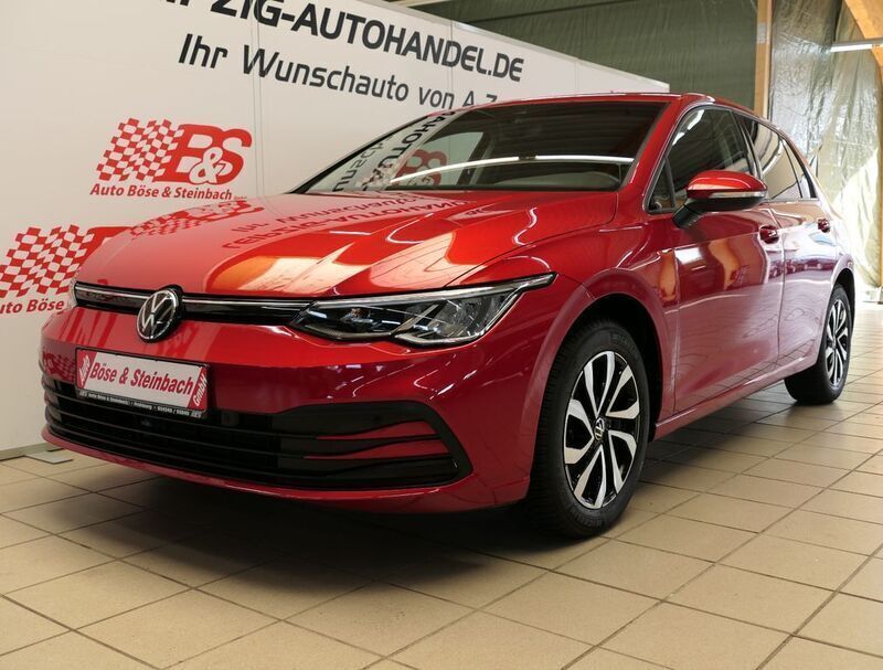 Kings red metallic Gebraucht 2022 VW Golf VIII Active Limousine | 23.974 € (Fairer Preis) - Bild 1/4