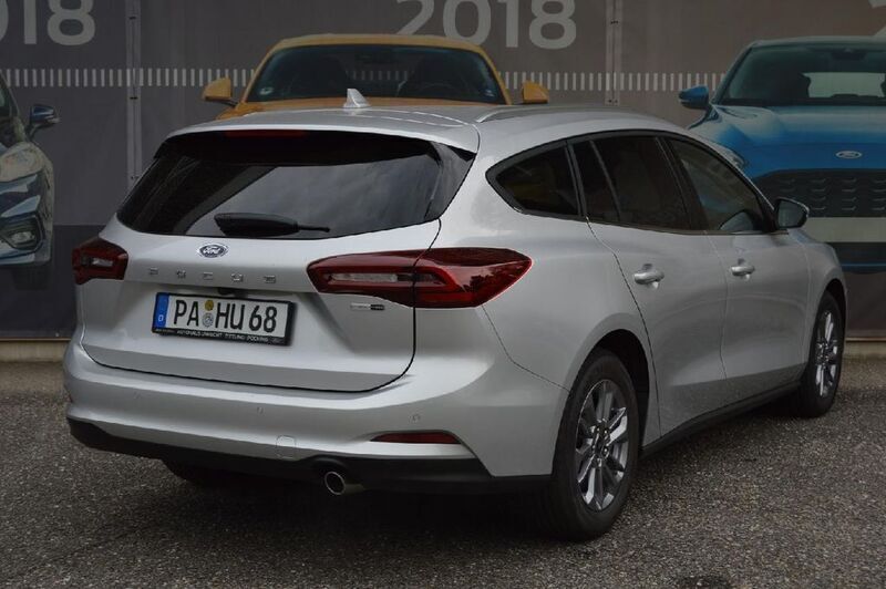 Usado Ford Focus Titanium X 125 CV (91 kW) 2024 Plateado Berlina