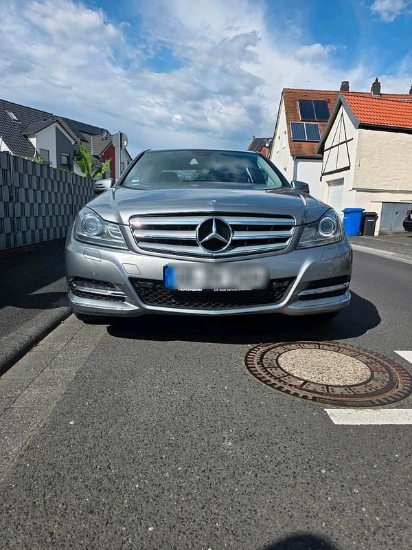 Silber Gebraucht 2011 Mercedes C220 Limousine | 11.500 € (Etwas zu teuer) - Bild 1/4
