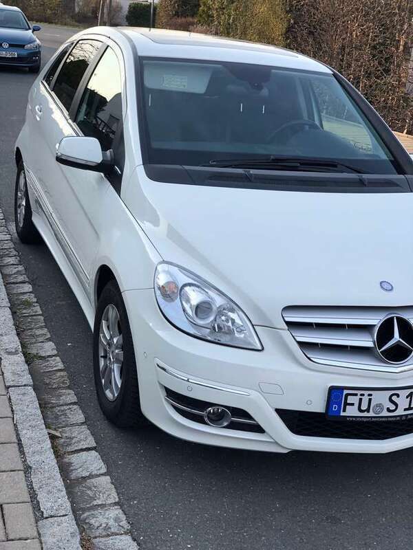 Weiß Gebraucht 2011 Mercedes B180 Van / Kleinbus | 4.499 € (Fairer Preis) - Bild 1/4