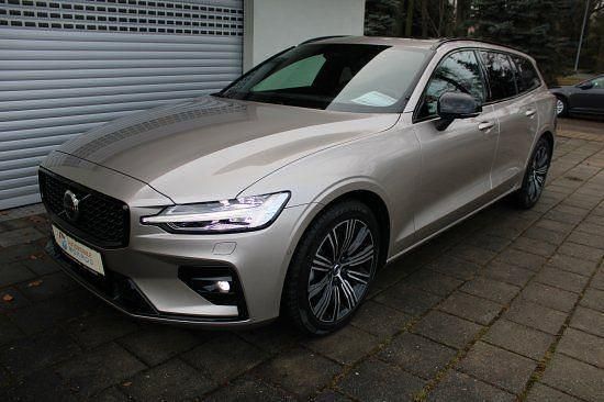 Usado Volvo V60 Plus 197 HP (144 kW) 2025 Cinzento Carrinha