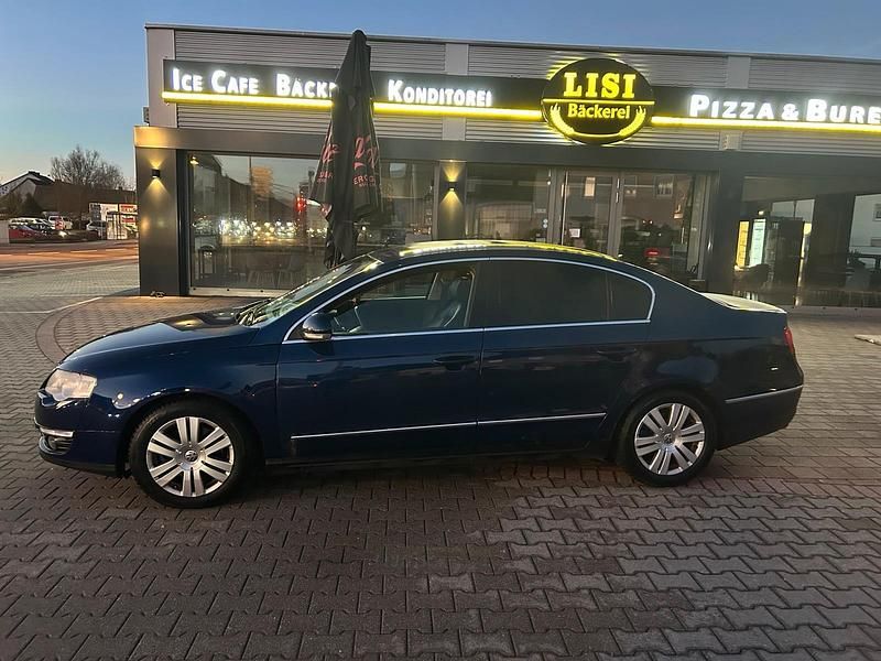 Gebraucht VW Passat Highline 140 PS (102 kW) 2006 Blau Limousine