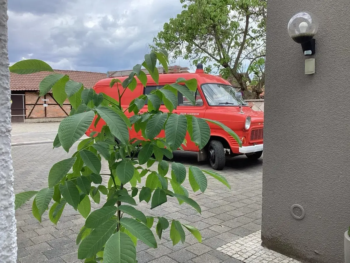 Używany Ford Transit 65 KM (47 kW) 1974 Czerwony Minivan