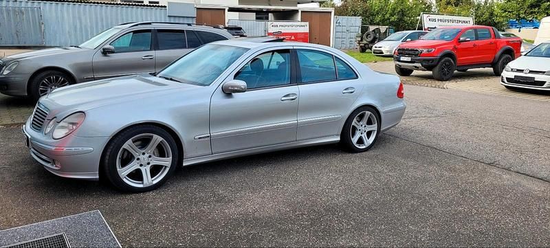 Silber Gebraucht 2002 Mercedes E320 Limousine | 4.299 € (Guter Preis) - Bild 1/4