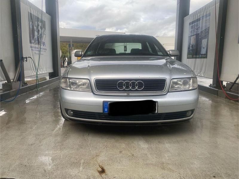 Silber Gebraucht 1999 Audi A4 Limousine | 800 € (Superpreis) - Bild 1/4