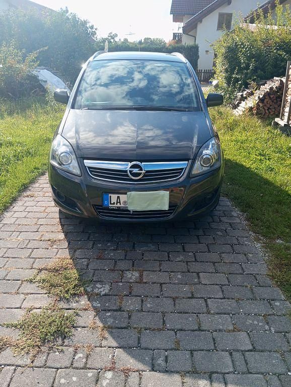 Grau Gebraucht 2013 Opel Zafira Family Van / Kleinbus | 5.100 € (Guter Preis) - Bild 1/4