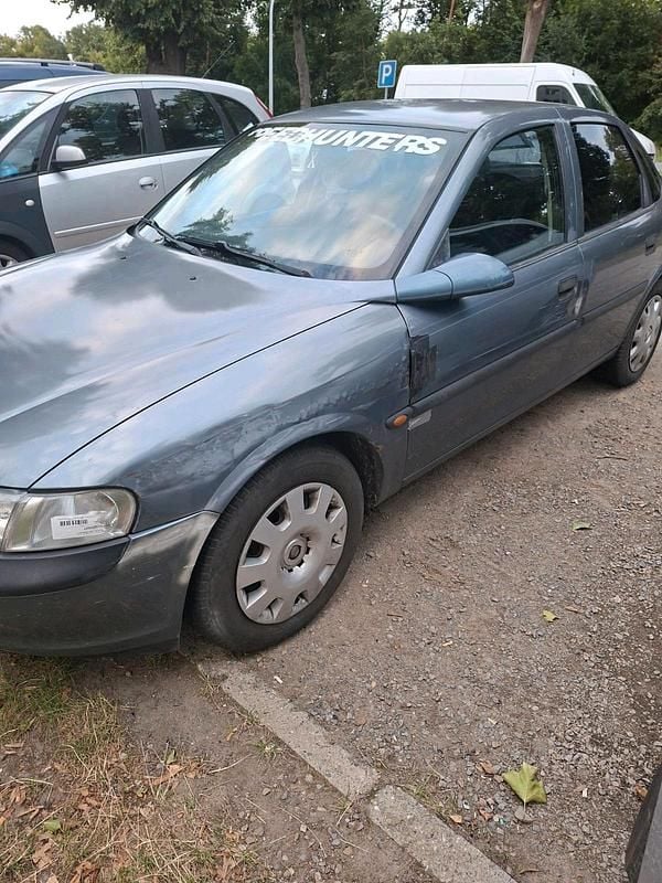 Andere farben Gebraucht 1998 Opel Vectra Limousine | 500 € (Superpreis) - Bild 1/3