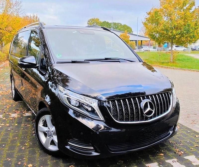 Schwarz Gebraucht 2016 Mercedes V250 Avantgarde Edition Van / Kleinbus | 34.900 € (Guter Preis) - Bild 1/4