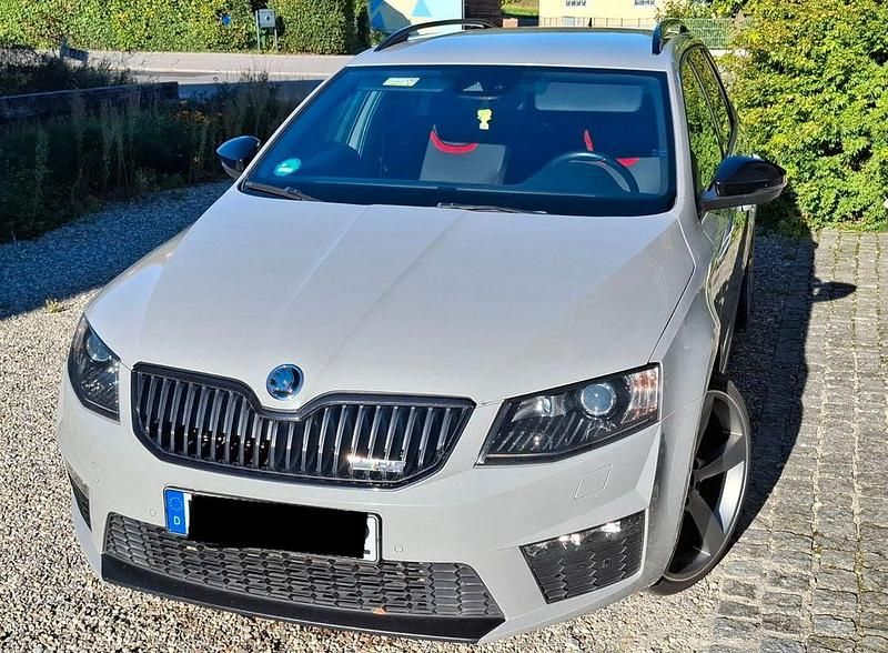 Grau Gebraucht 2015 Skoda Octavia RS Kombi | 11.800 € (Fairer Preis) - Bild 1/4
