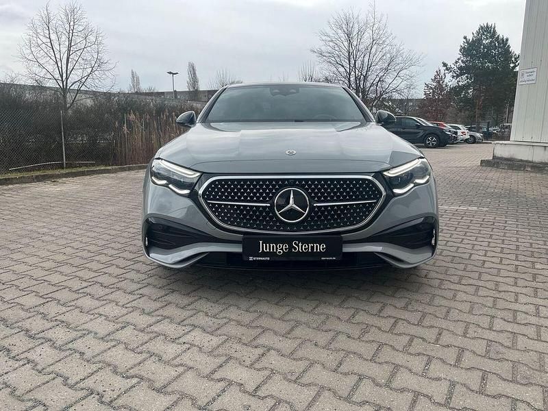 Gebraucht Mercedes E450 AMG line 367 PS (269 kW) 2024 Manufaktur lack manufaktur alpingrau uni Limousine