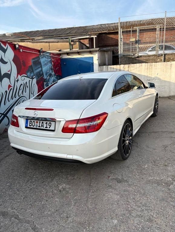 Gebraucht Mercedes E250 AMG line 204 PS (150 kW) 2013 Weiß Coupé